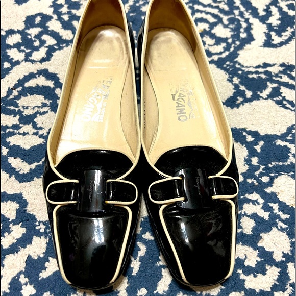COPY - Salvatore Ferragamo Beautiful Patent Leather Flats - Picture 1 of 7